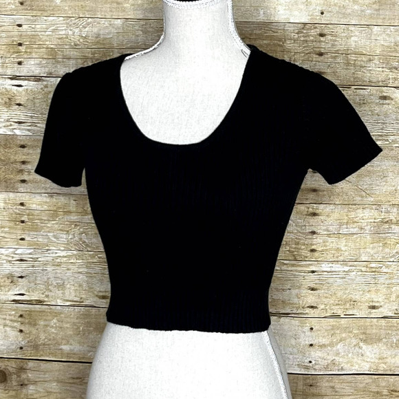 VINTAGE J. CREW BLACK RIBBED ROUND NECK CROP TOP SIZE SMALL - Picture 1 of 4